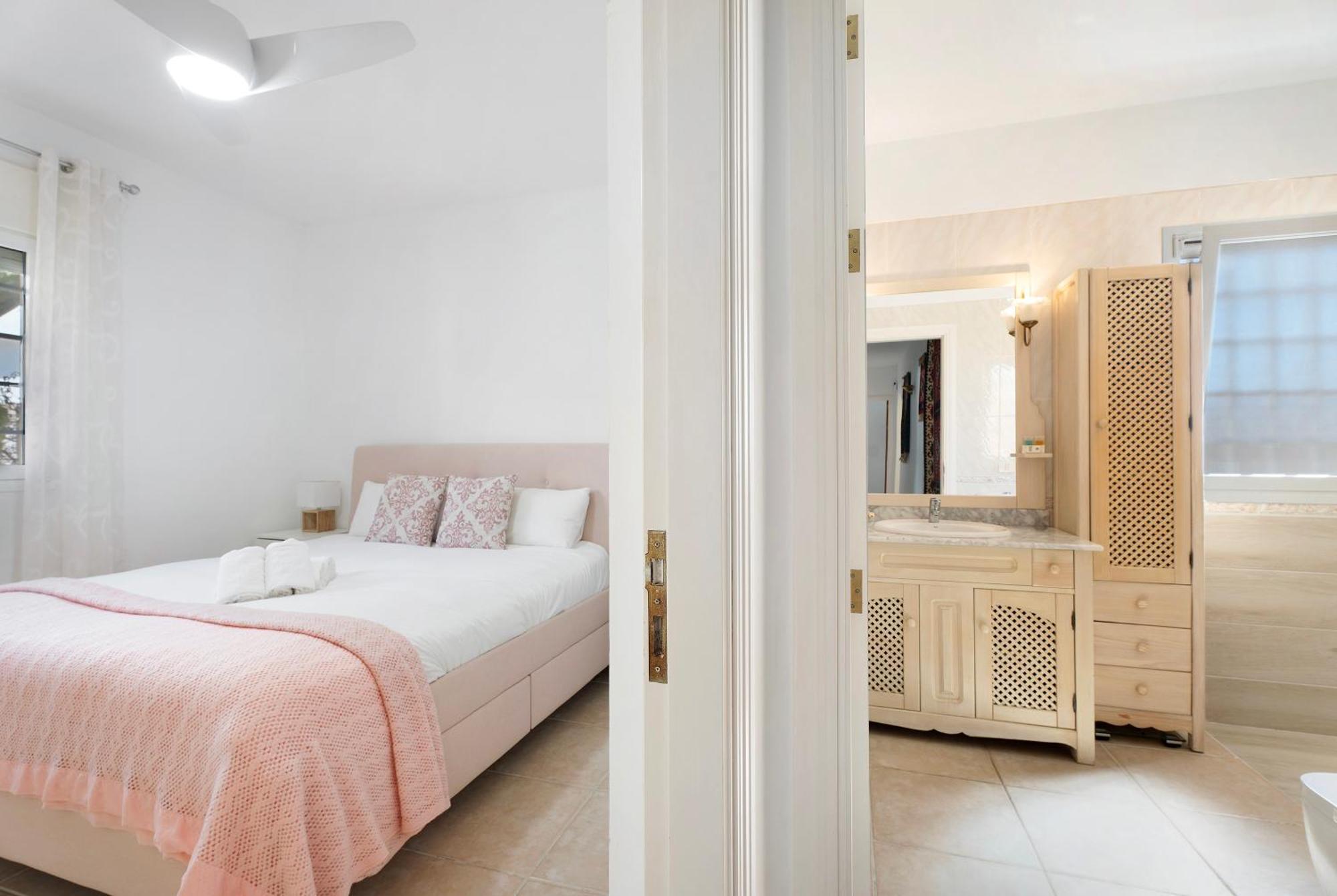 Casa Carla Private, Pool, Air By Paramount Holidays プエルト・デ・サンティアゴ エクステリア 写真
